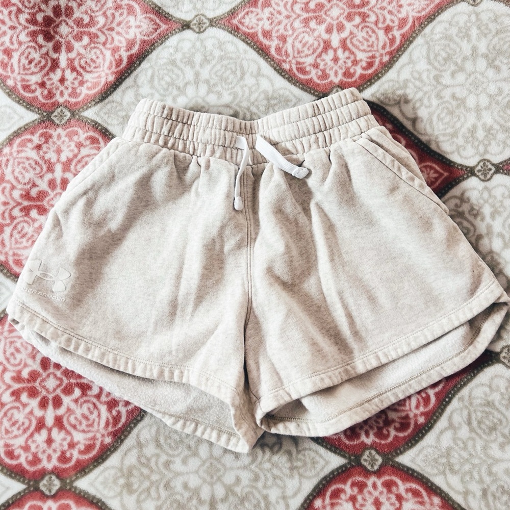 Under Armour Off White Shorts (M) - Like New